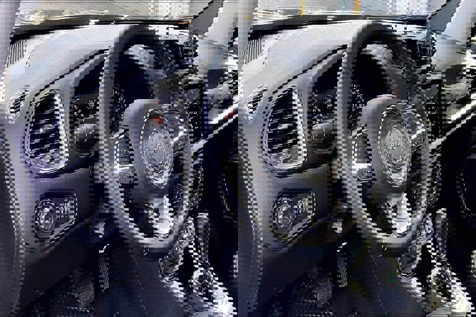 Used 2023 Jeep Renegade Limited w/ Sun/Sound Group image 18