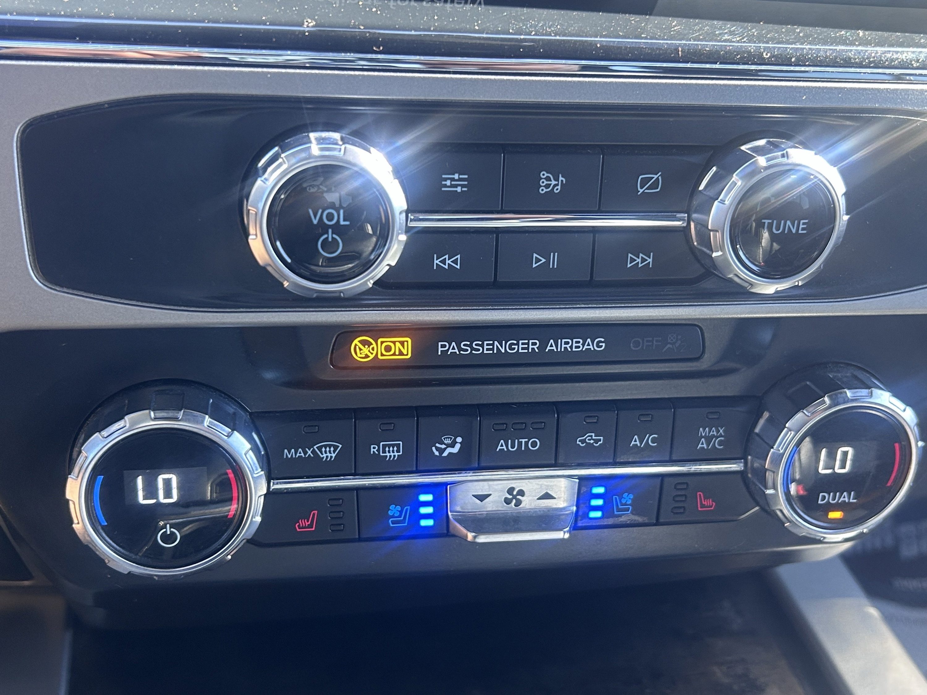 Certified 2022 Ford F250 Lariat w/ Tremor Off-Road Package AWD/4WD image 20