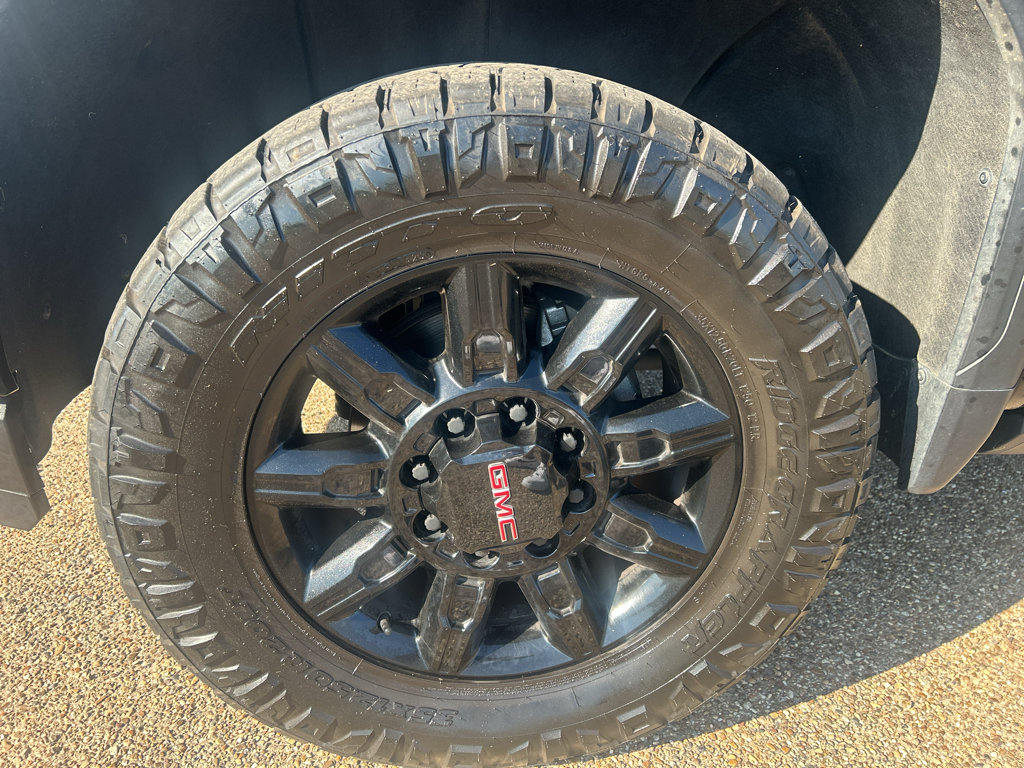 Used 2023 GMC Sierra 2500 AT4 w/ AT4 Premium Plus Package AWD/4WD image 11