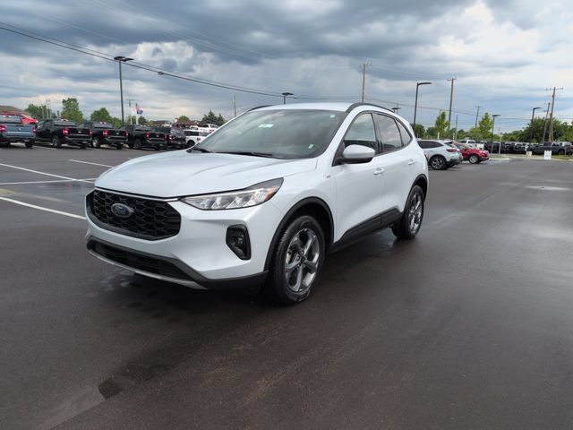 Certified 2025 Ford Escape ST-Line Select AWD/4WD image 3