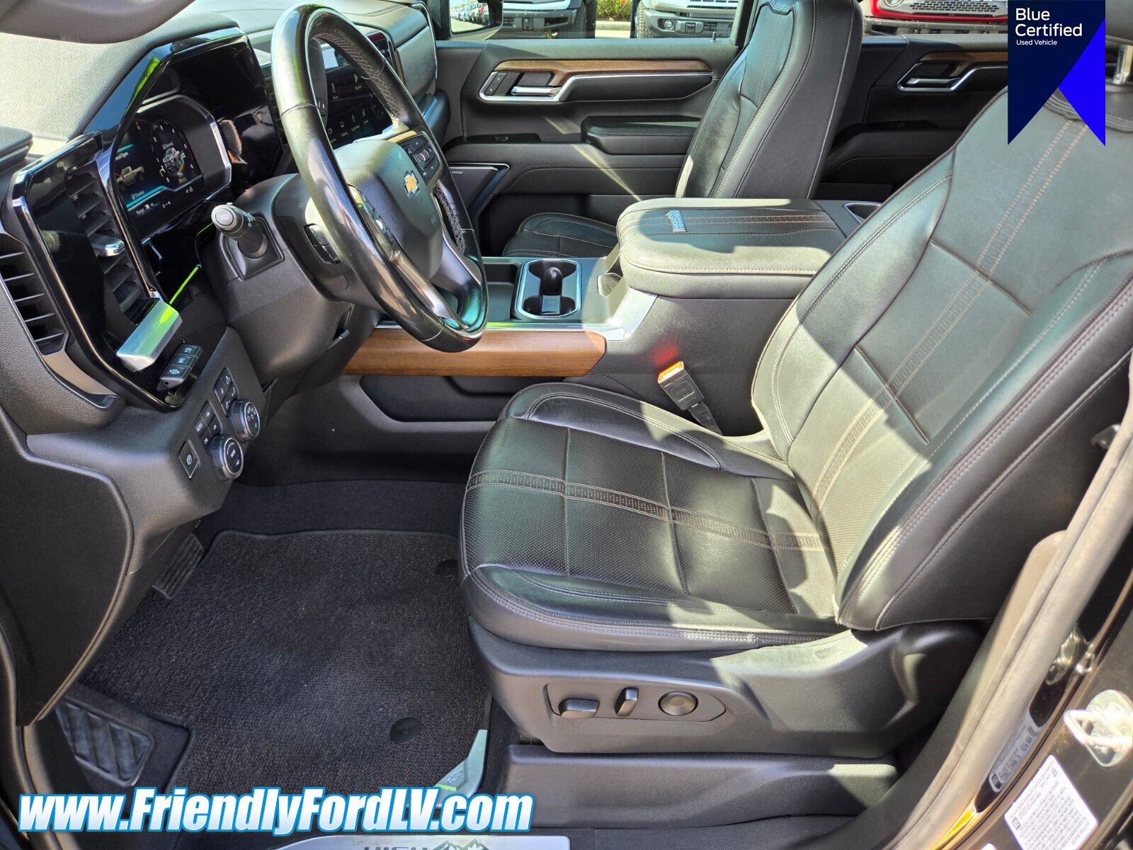 Used 2024 Chevrolet Silverado 2500 High Country w/ Technology Package AWD/4WD image 9