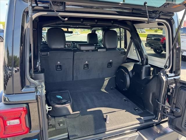Used 2023 Jeep Wrangler Unlimited Sahara w/ Cold Weather Group AWD/4WD image 15