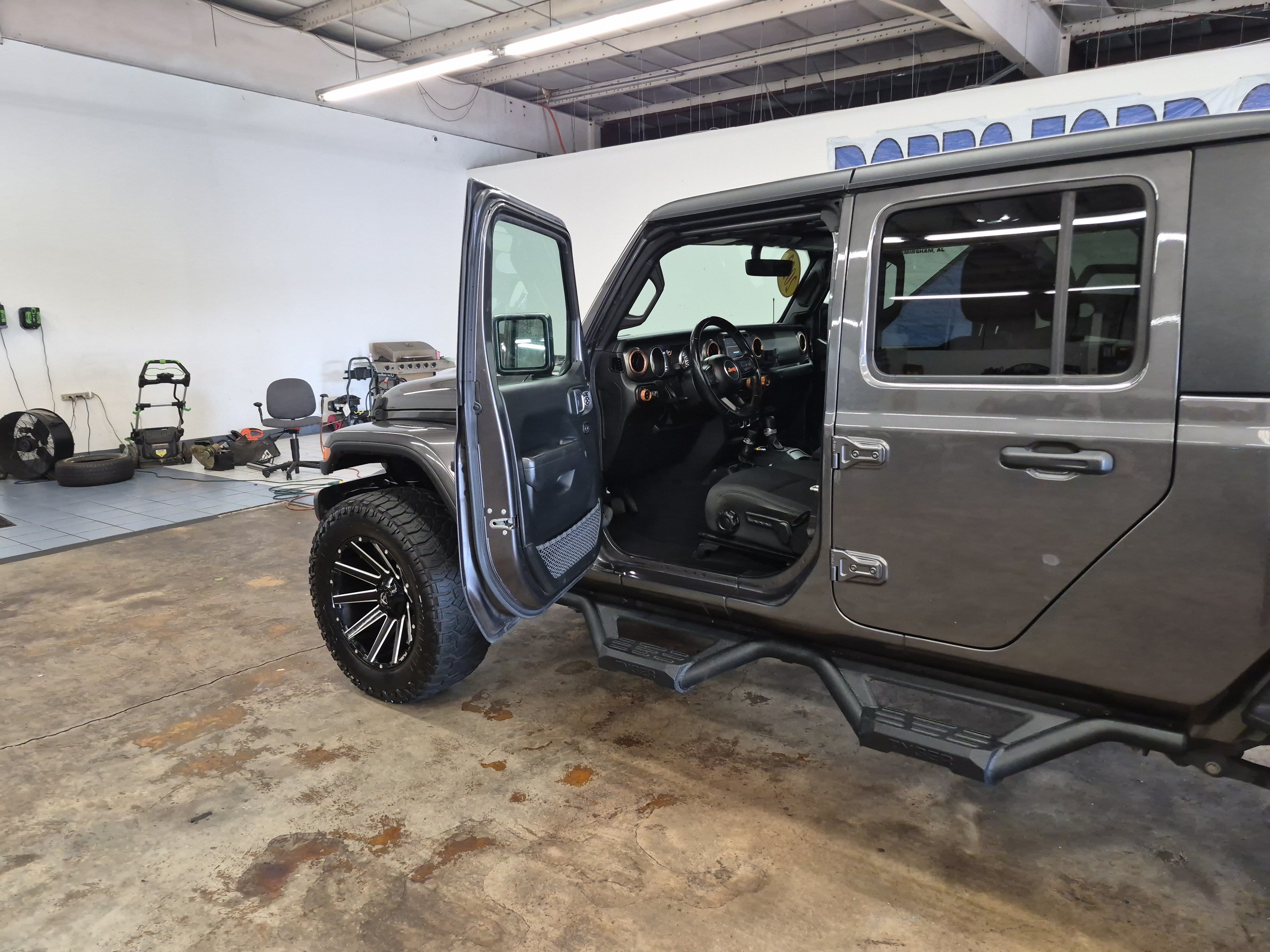Used 2022 Jeep Gladiator Sport AWD/4WD image 11