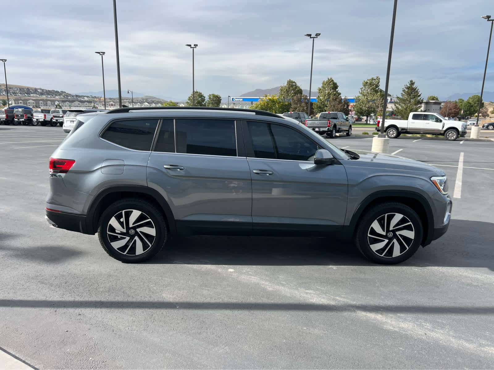 Used 2024 Volkswagen Atlas SE AWD/4WD image 14