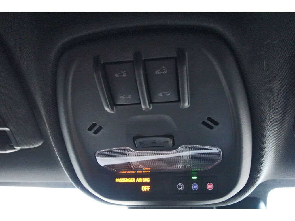 Used 2025 Buick Envista Sport Touring w/ Experience Buick Package FWD image 22