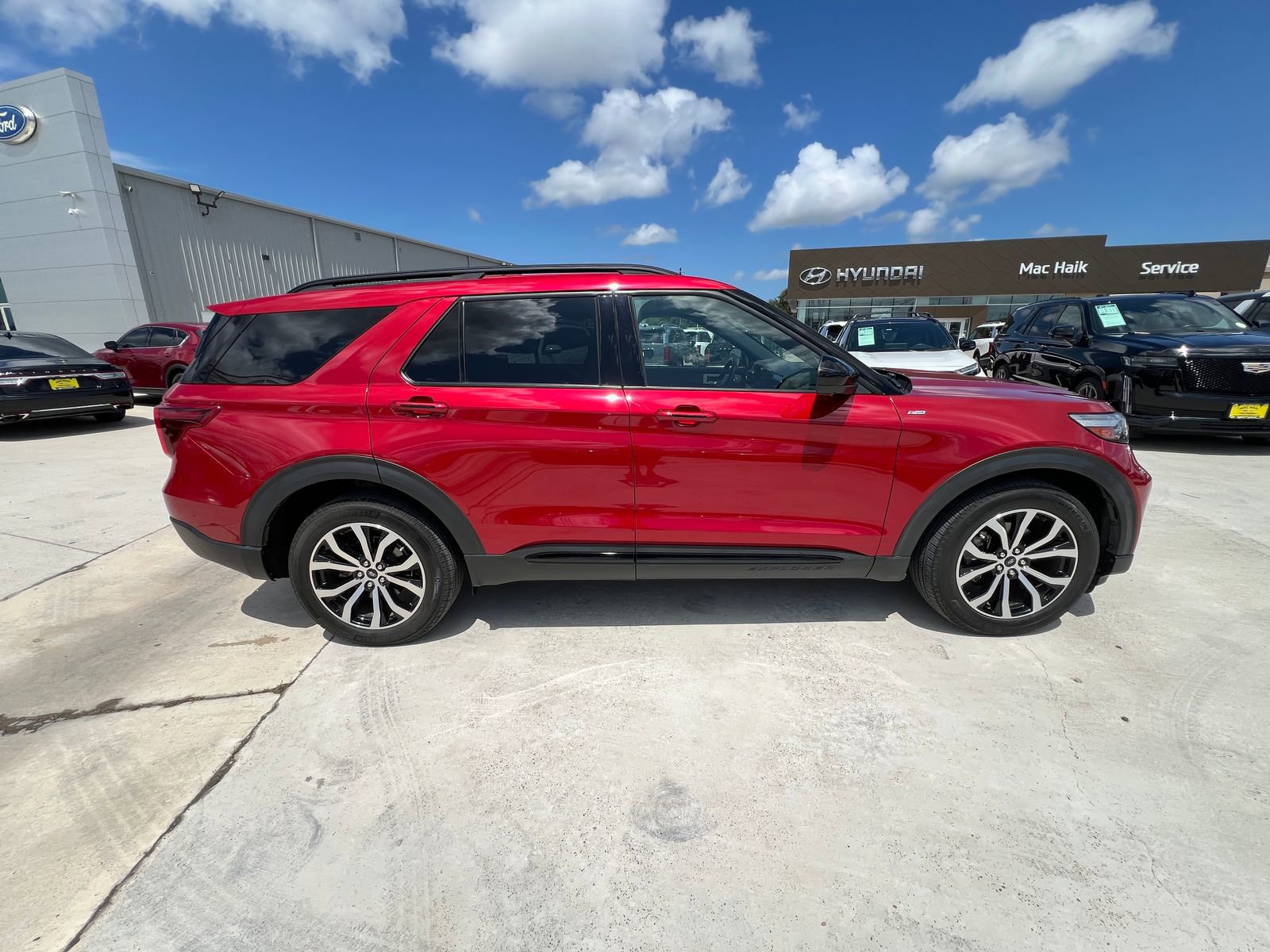 Certified 2023 Ford Explorer ST-Line w/ Class IV Trailer Tow Package RWD image 2