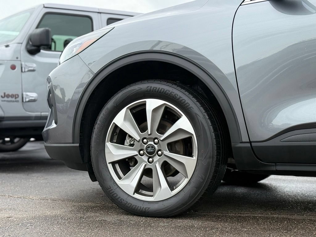 Certified 2025 Ford Escape Platinum AWD/4WD image 37