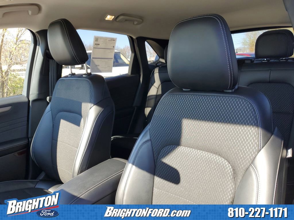 Certified 2025 Ford Escape SE FWD image 9