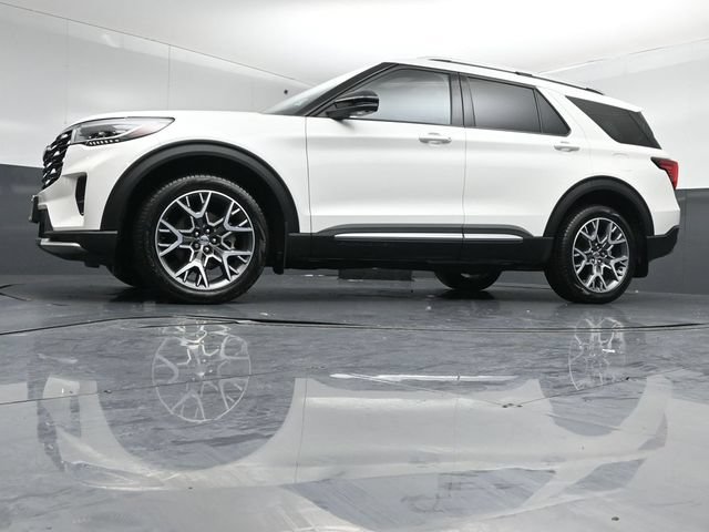 Certified 2025 Ford Explorer Platinum w/ Ultimate Package AWD/4WD image 43