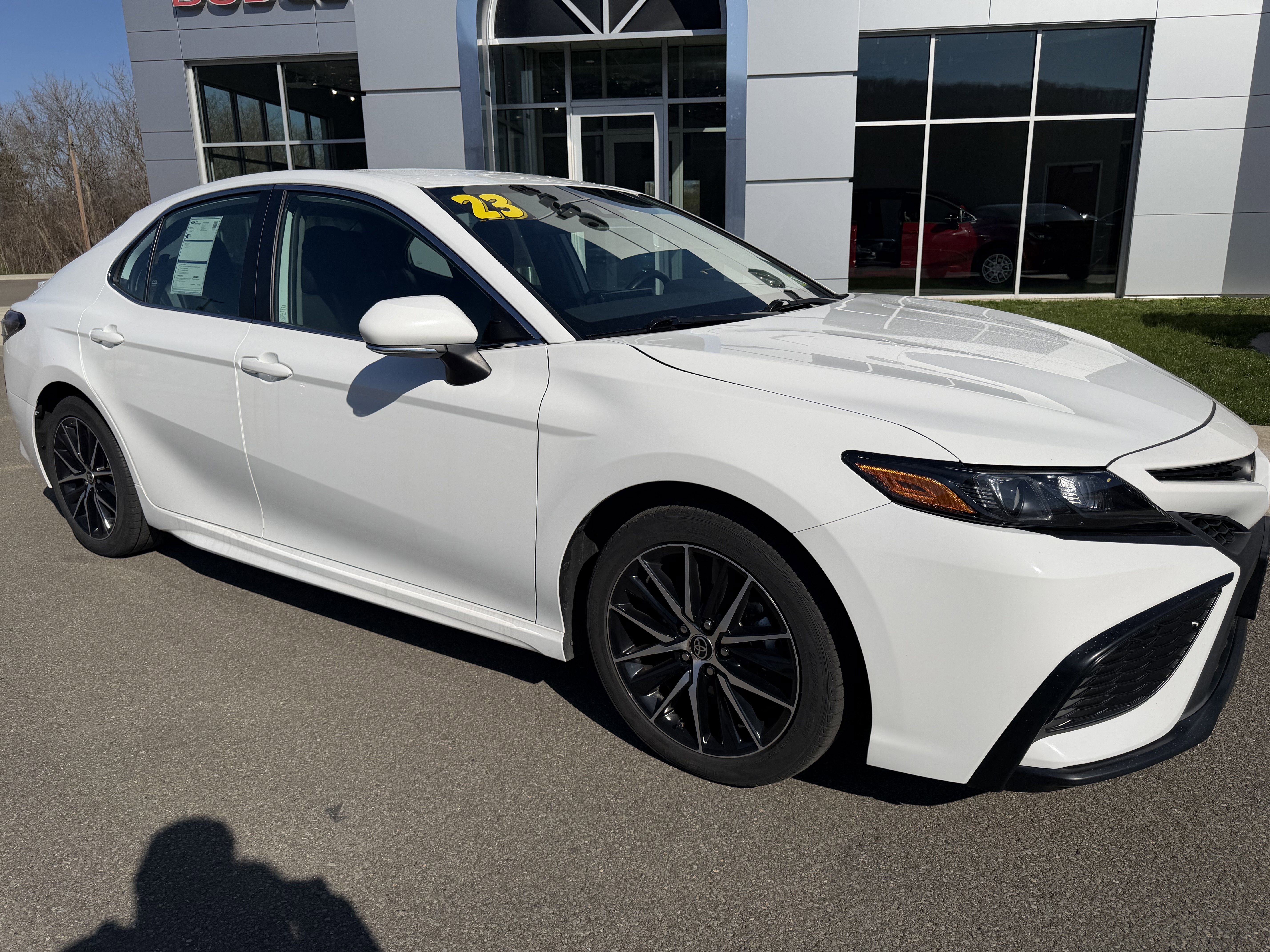 Used 2023 Toyota Camry SE AWD/4WD image 1
