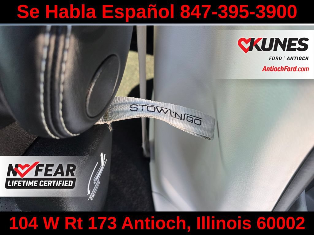 Used 2023 Chrysler Pacifica Touring-L FWD image 25