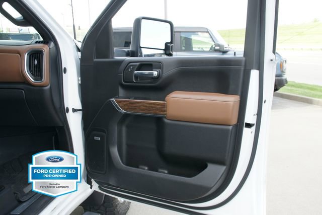 Used 2020 Chevrolet Silverado 2500 High Country w/ Safety Package II image 38