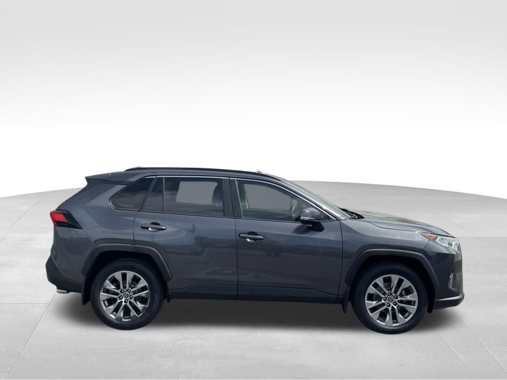 Used 2019 Toyota RAV4 XLE Premium w/ Cold Weather Package AWD/4WD image 13