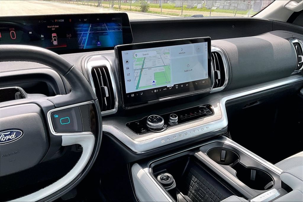 Certified 2025 Ford Expedition Platinum AWD/4WD image 6