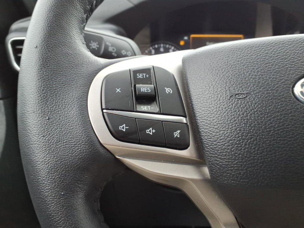 Certified 2024 Ford Explorer XLT w/ Equipment Group 202A AWD/4WD image 18