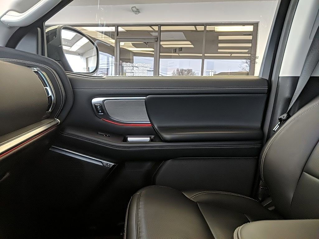 Certified 2025 Ford Expedition Max Platinum image 27