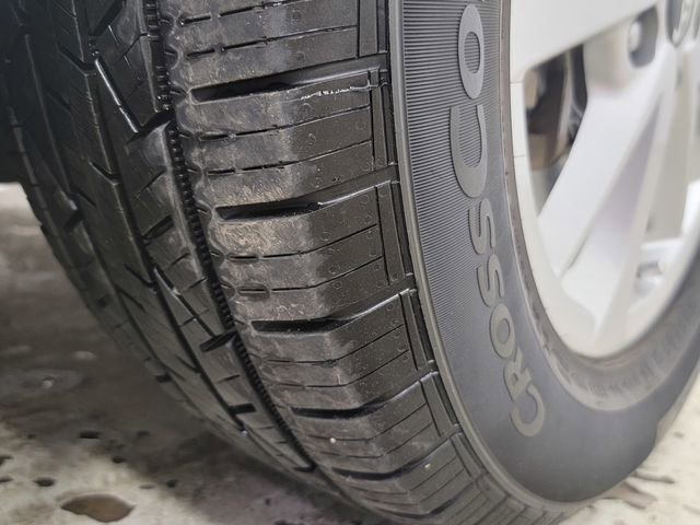 Used 2023 Kia Carnival LX FWD image 11
