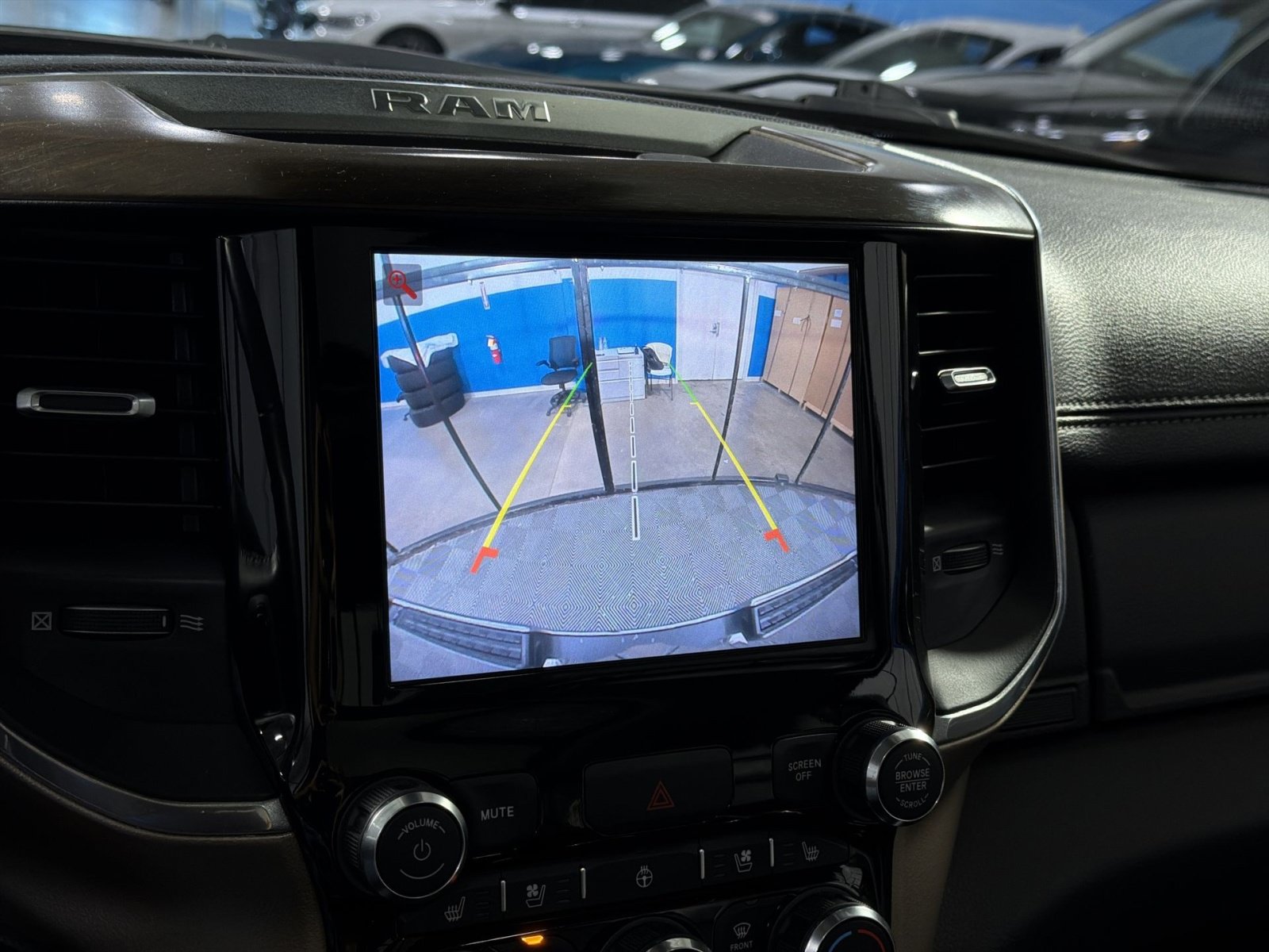 Used 2022 RAM 1500 Laramie AWD/4WD image 28
