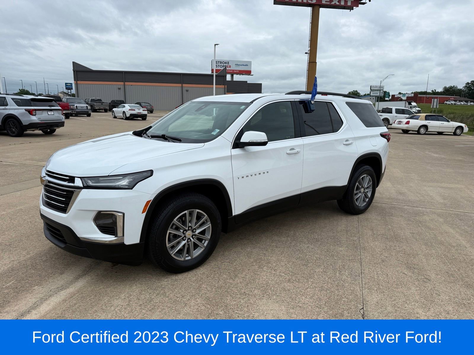 Used 2023 Chevrolet Traverse LT