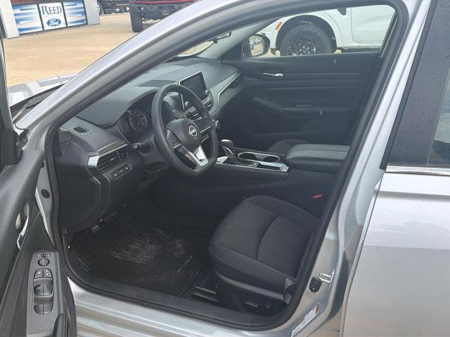Used 2024 Nissan Altima 2.5 SV FWD image 5