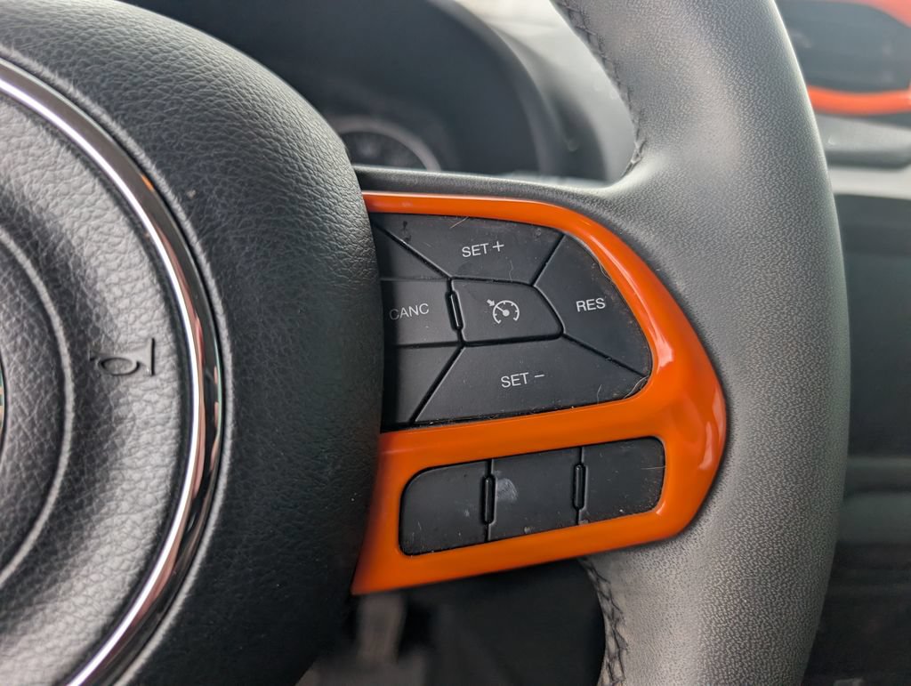 Used 2020 Jeep Renegade Latitude FWD image 13