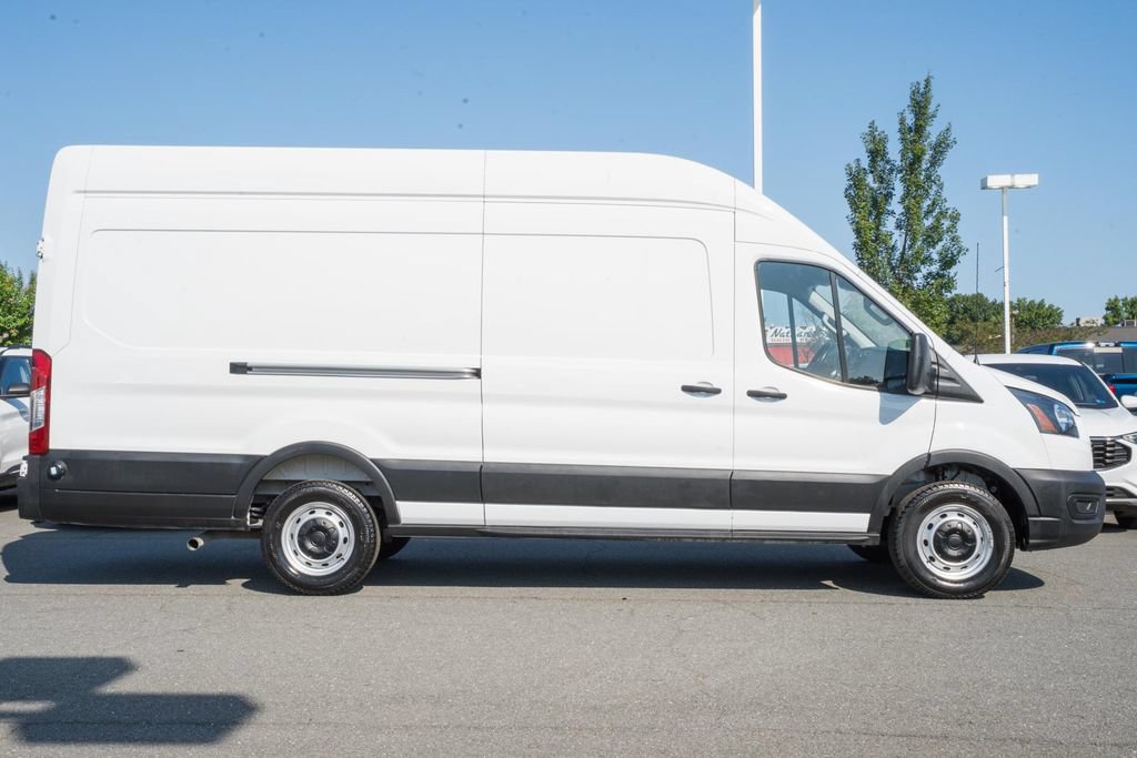 Certified 2025 Ford Transit 250 148 High Roof Extended RWD image 3