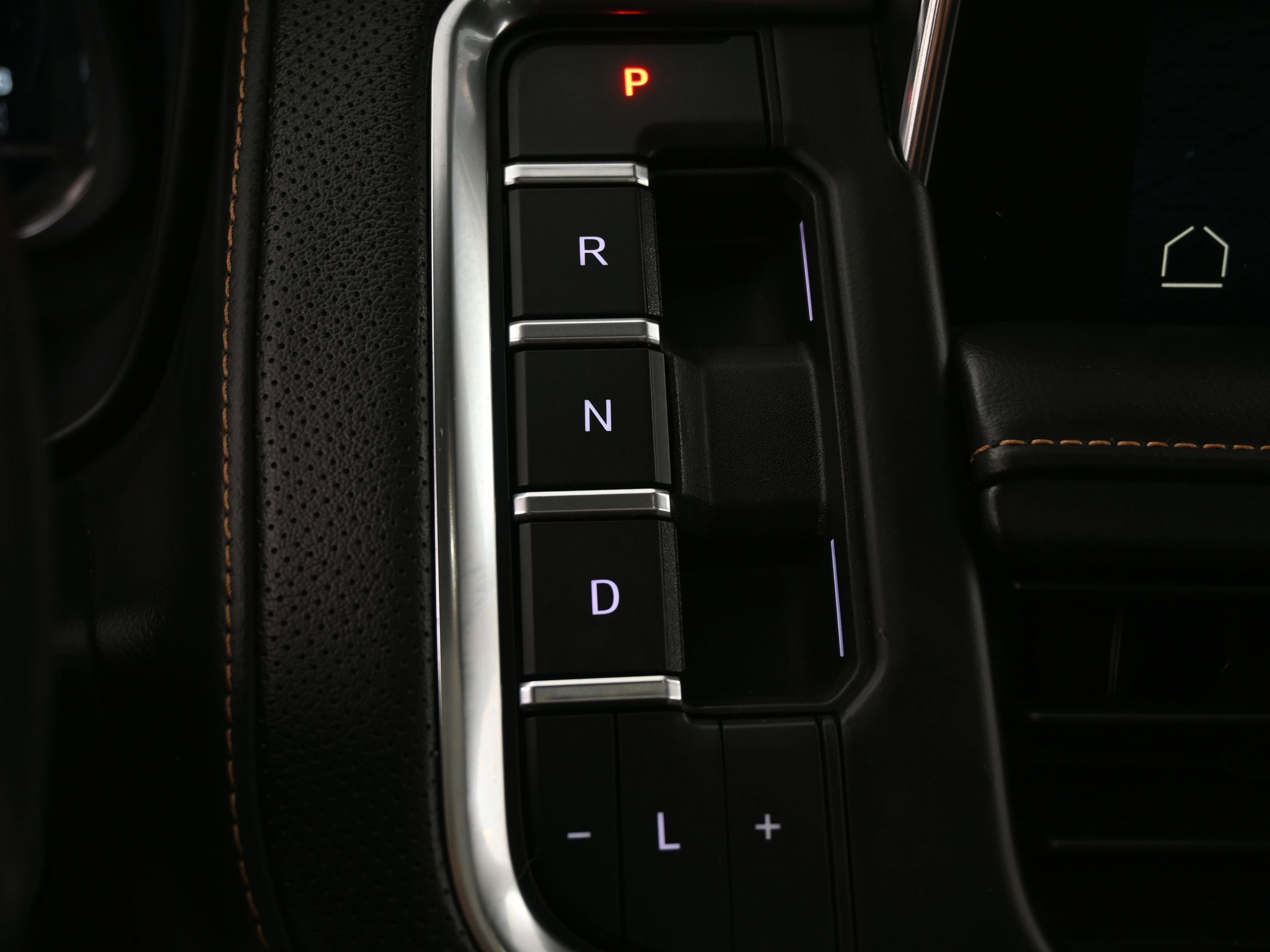 Used 2022 GMC Yukon XL AT4 image 44