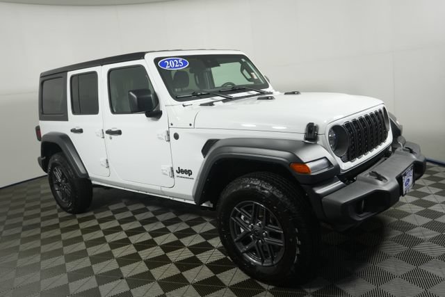 Used 2025 Jeep Wrangler Unlimited Sport AWD/4WD image 2
