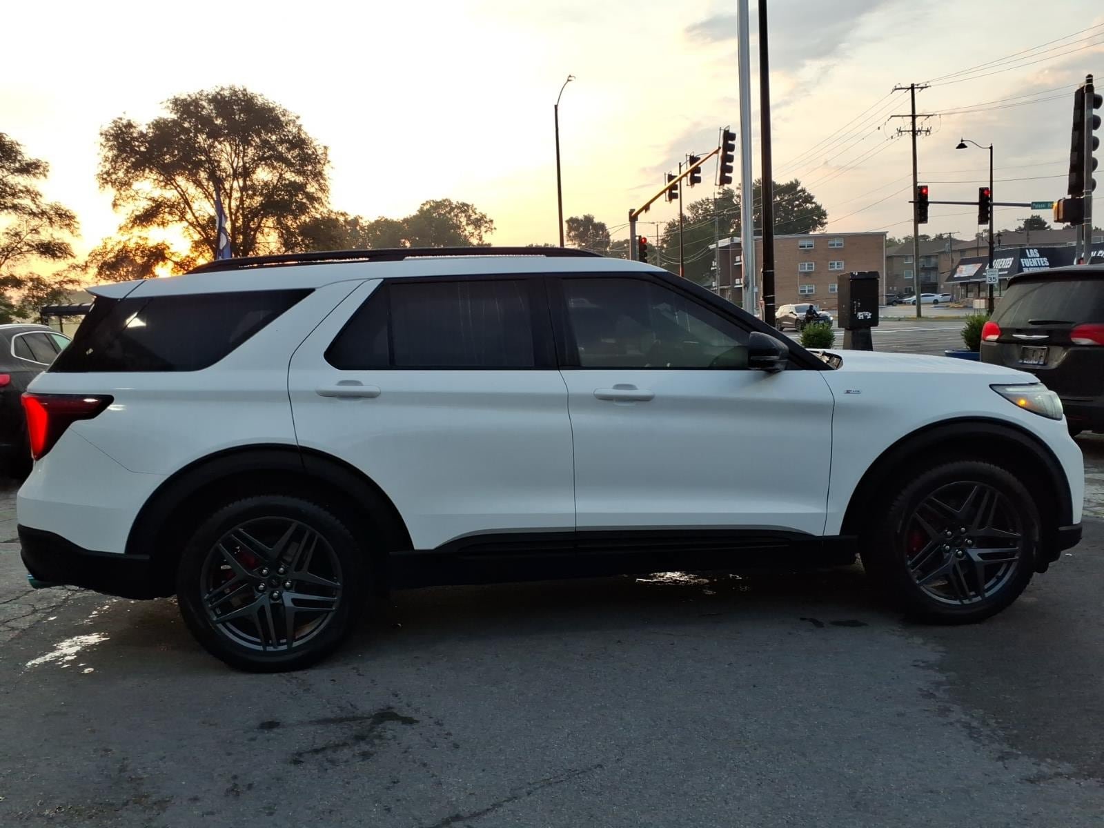 Certified 2025 Ford Explorer ST-Line w/ Premium Package AWD/4WD image 2