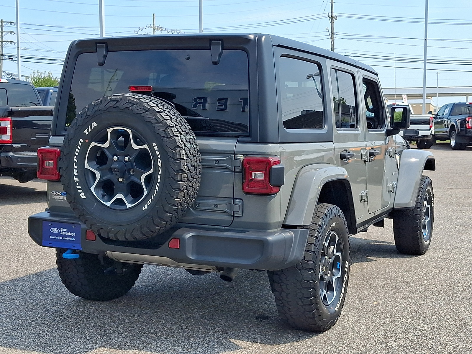 Used 2023 Jeep Wrangler Unlimited Sahara w/ Cold Weather Group AWD/4WD image 10