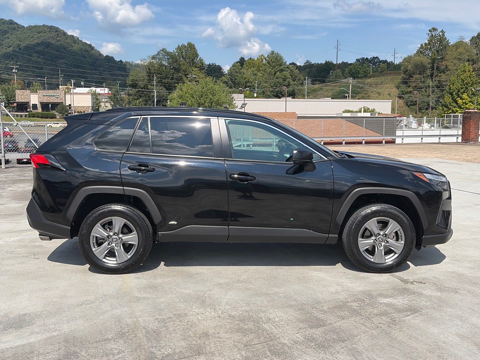 Used 2024 Toyota RAV4 LE AWD/4WD image 2