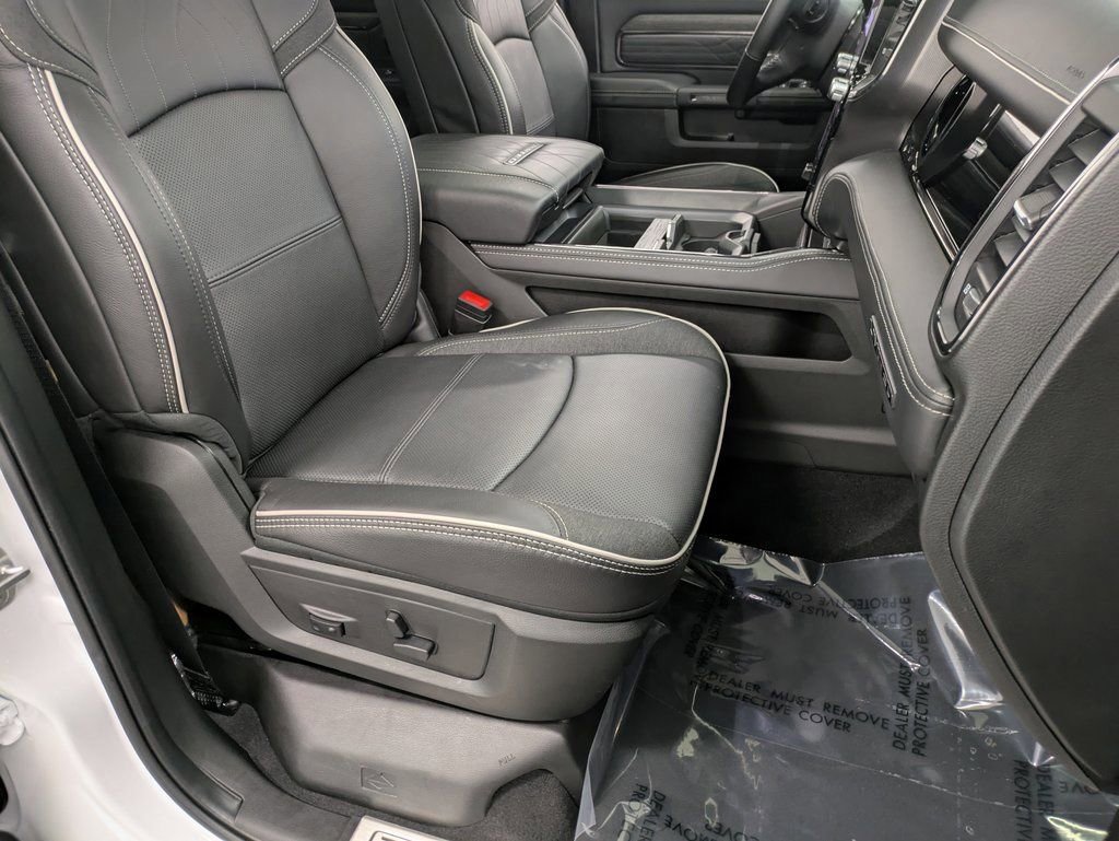 Used 2025 RAM 3500 Limited image 32