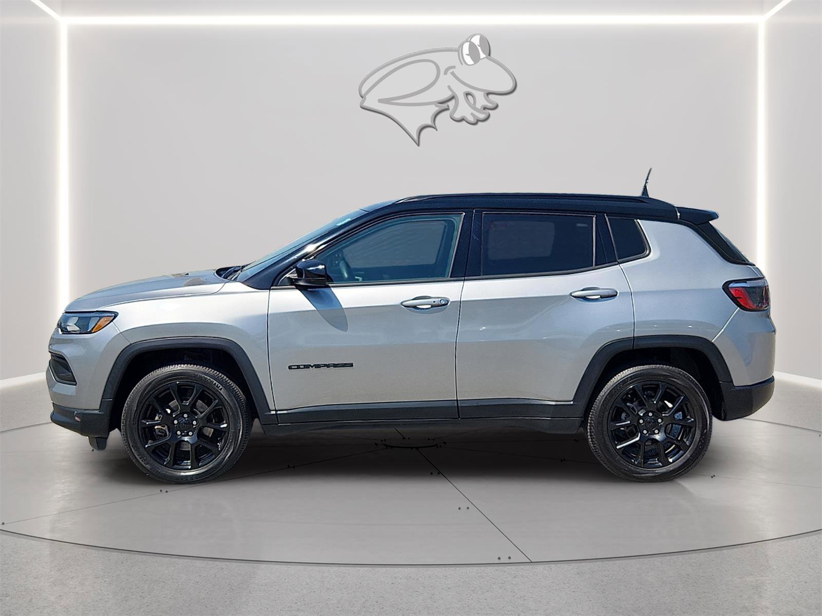 Used 2022 Jeep Compass Latitude AWD/4WD image 2