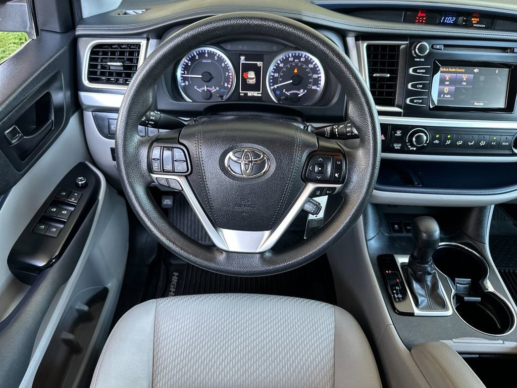 Used 2019 Toyota Highlander LE FWD image 13