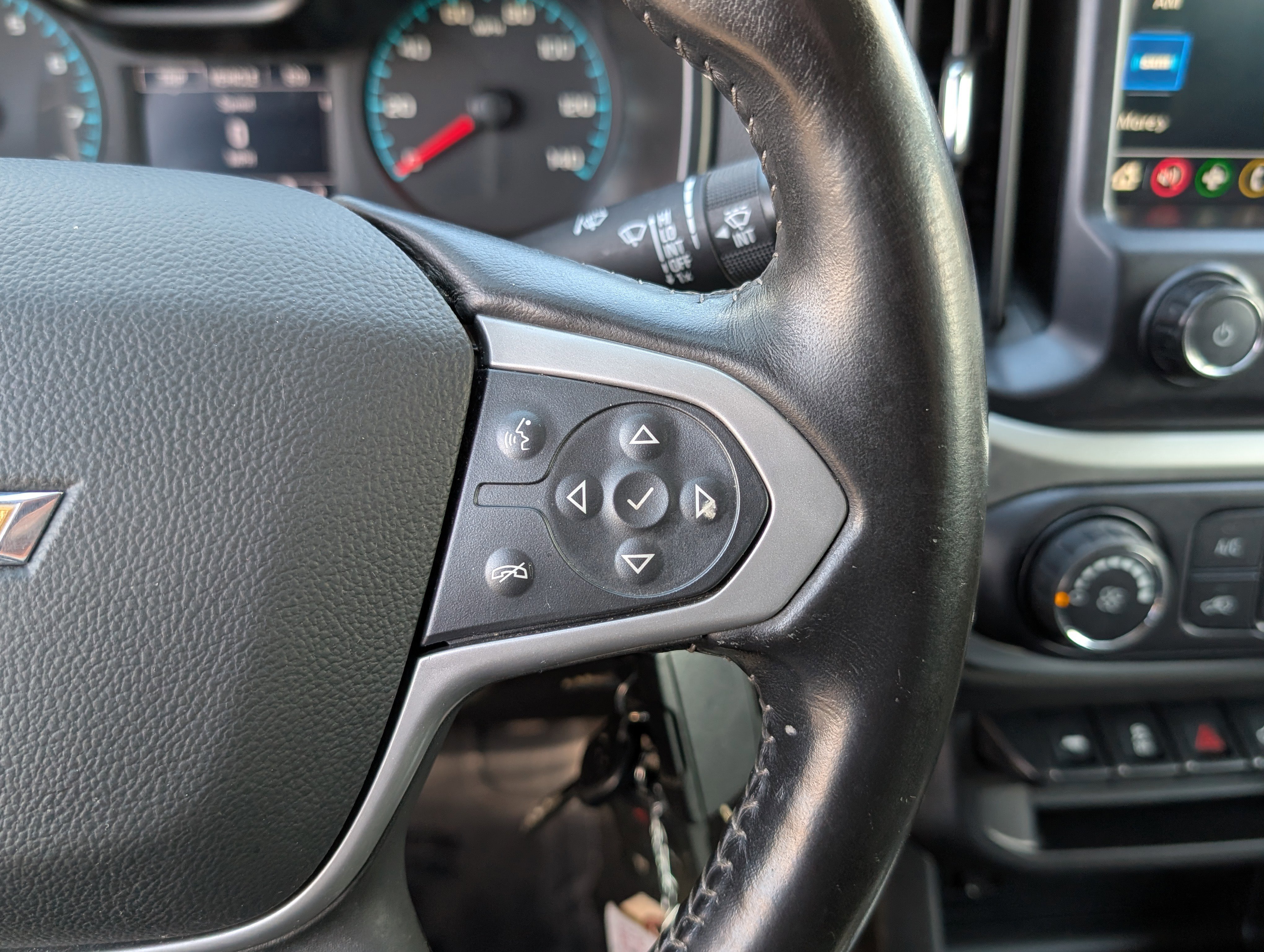 Used 2022 Chevrolet Colorado LT w/ Safety Package image 23