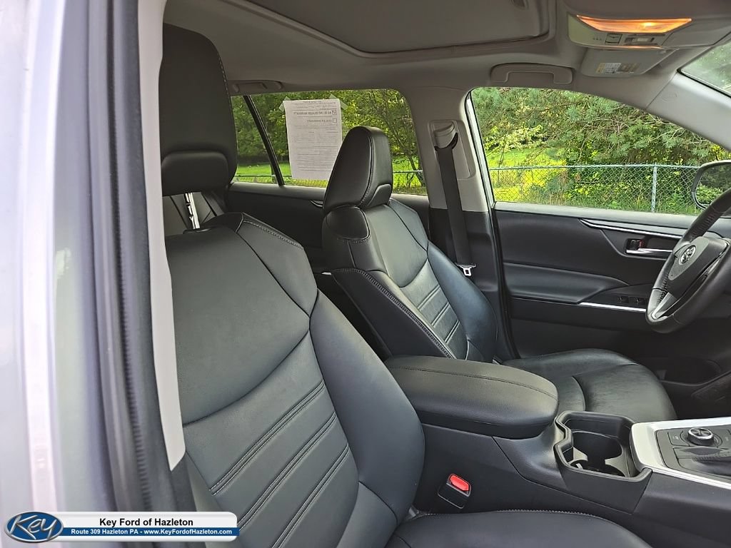 Used 2021 Toyota RAV4 XLE Premium AWD/4WD image 20