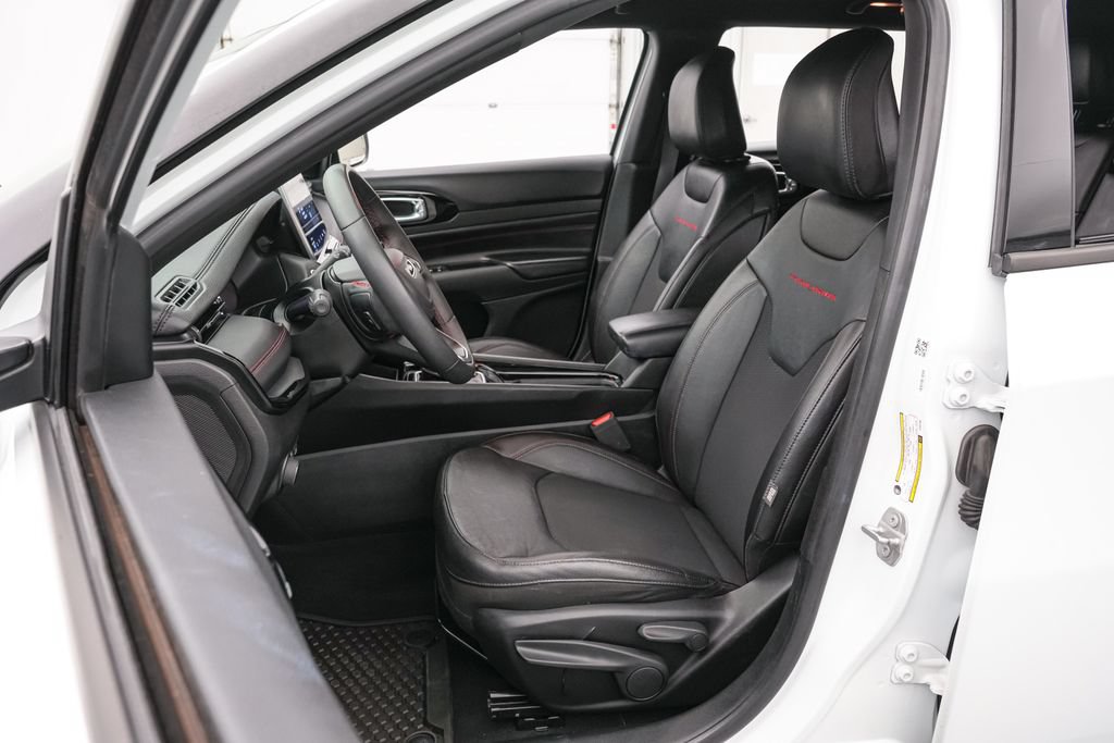 Used 2025 Jeep Compass Trailhawk AWD/4WD image 15