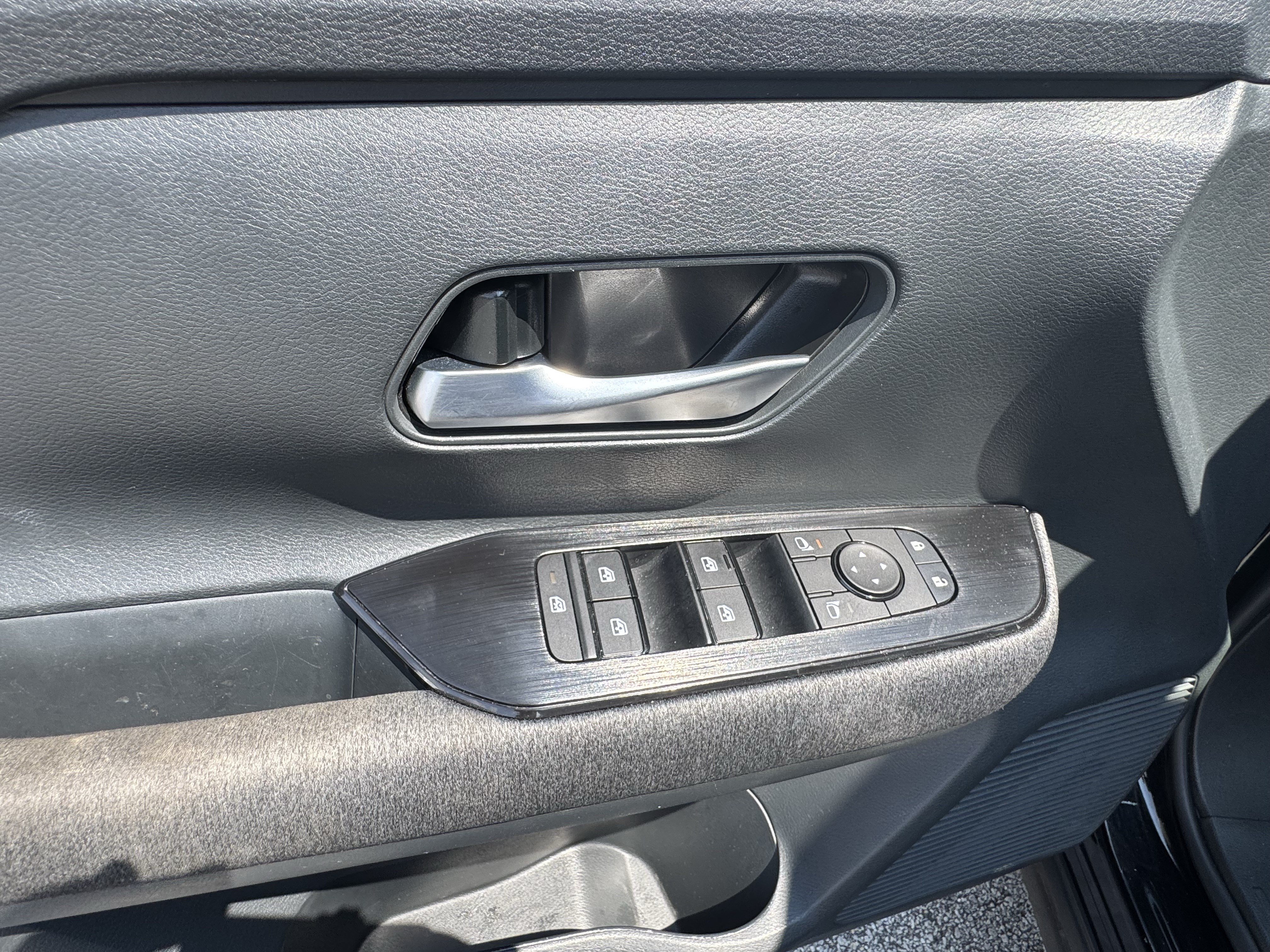 Used 2026 Nissan Kicks SV FWD image 11