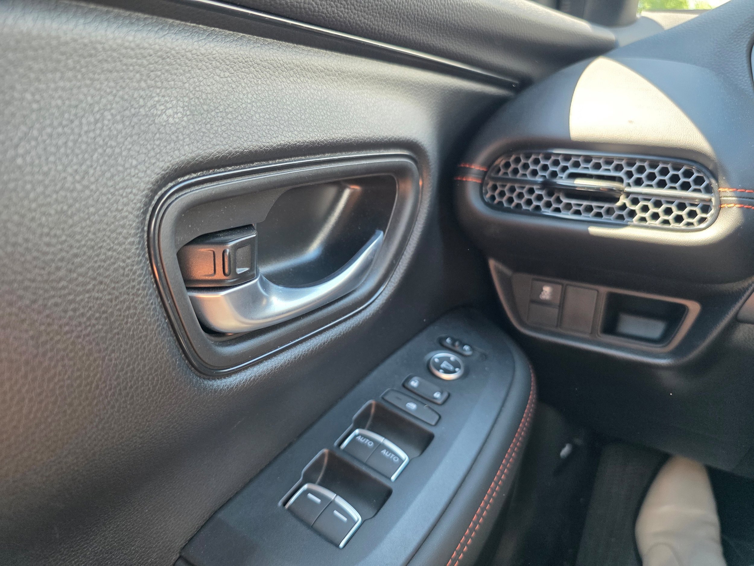 Used 2025 Honda HR-V Sport image 14