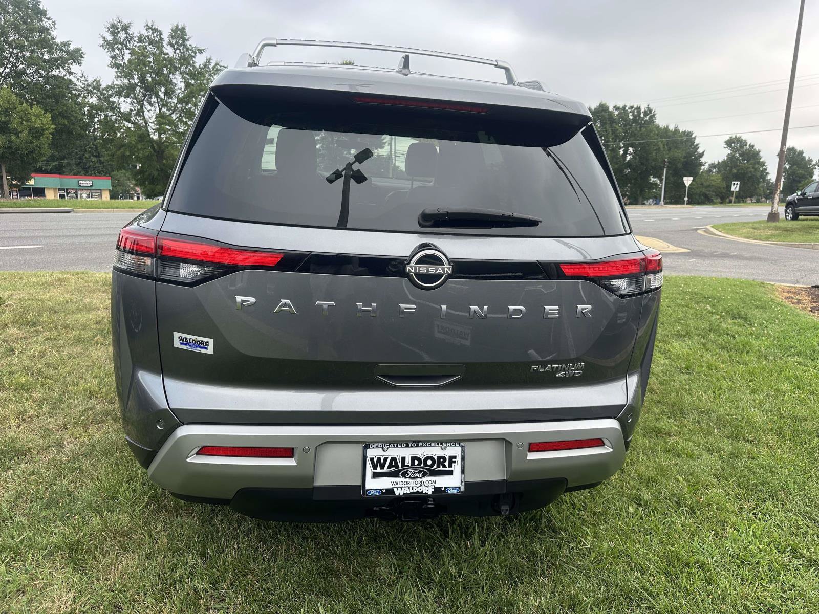 Used 2023 Nissan Pathfinder Platinum AWD/4WD image 5