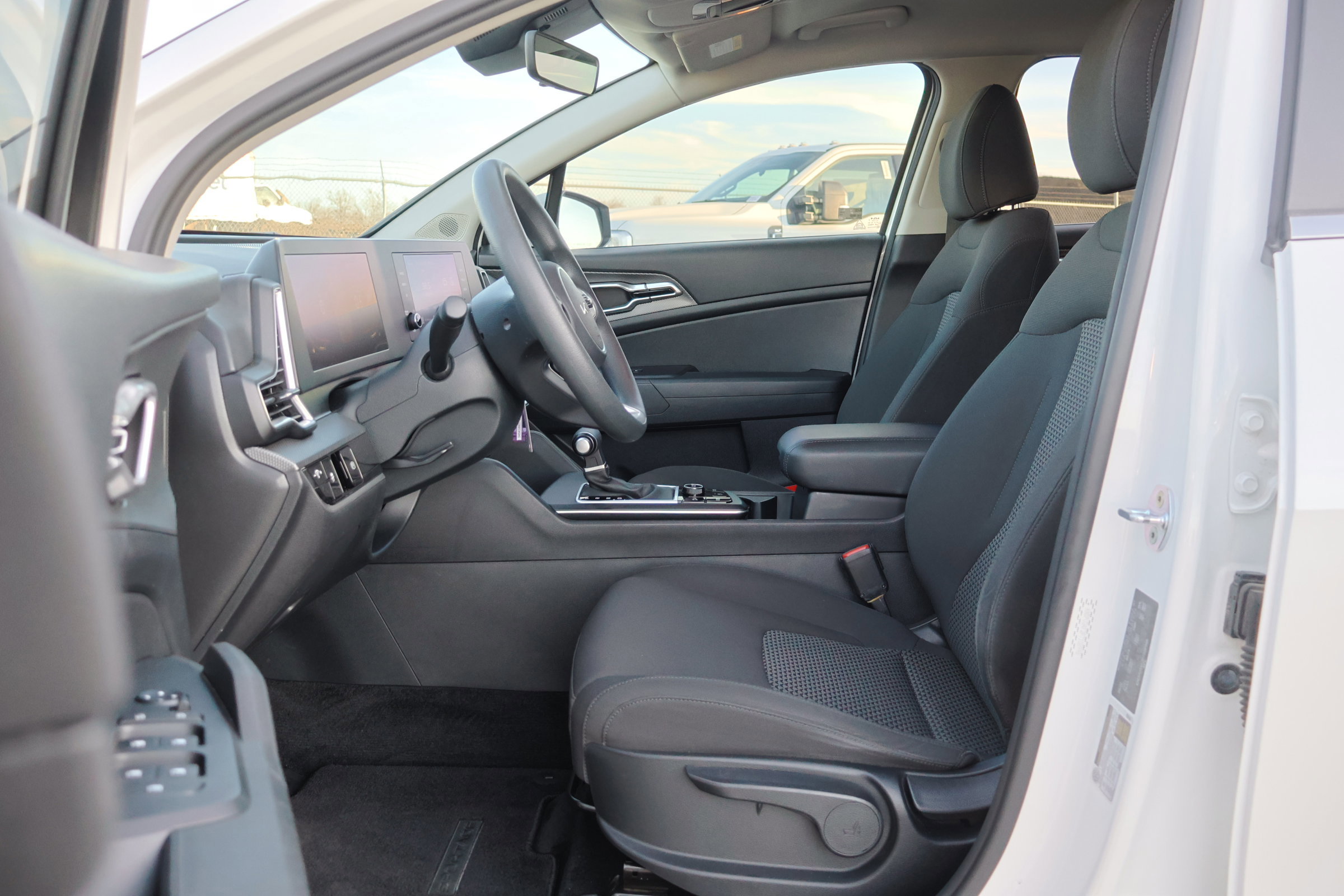 Used 2023 Kia Sportage LX image 15