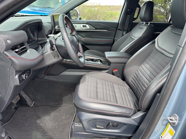 Certified 2025 Ford Explorer ST-Line w/ Premium Package AWD/4WD image 18