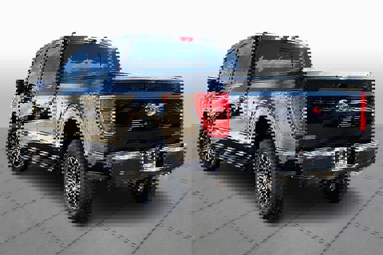 Certified 2022 Ford F150 XLT w/ Equipment Group 302A High image 5