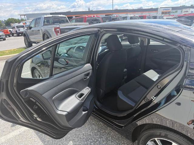 Used 2025 Nissan Versa SV FWD image 12