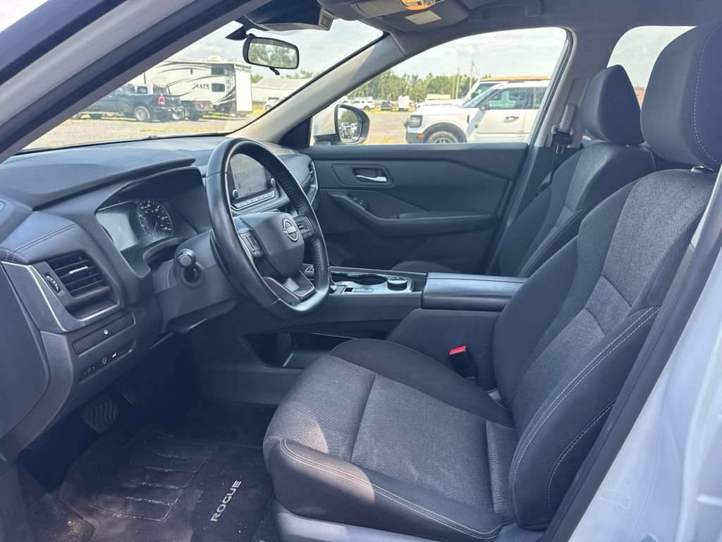 Used 2025 Nissan Rogue SV AWD/4WD image 9