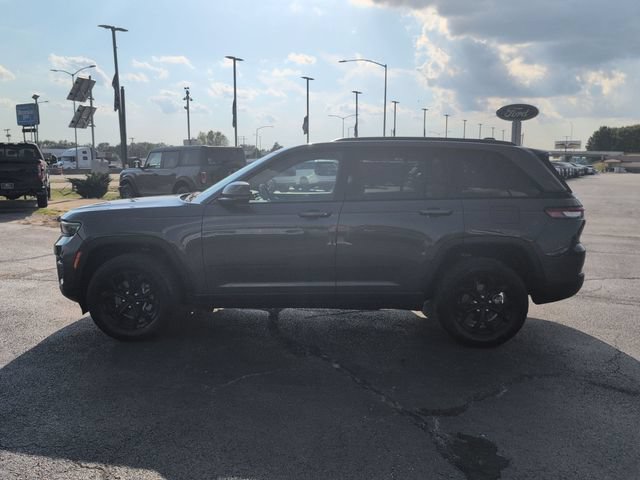 Used 2024 Jeep Grand Cherokee Altitude RWD image 4