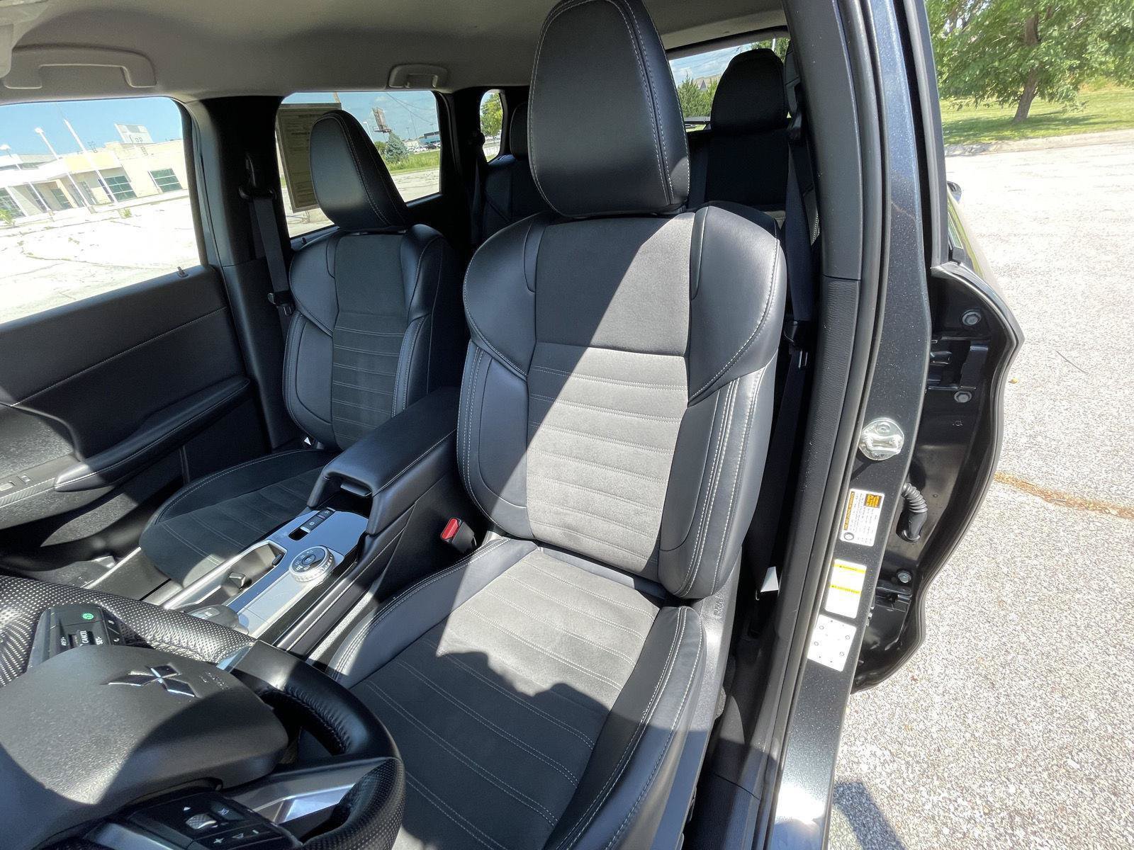 Used 2025 Mitsubishi Outlander SE FWD image 18