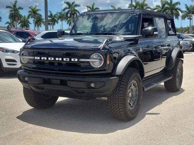 Certified 2025 Ford Bronco Outer Banks w/ Sasquatch Package AWD/4WD image 3
