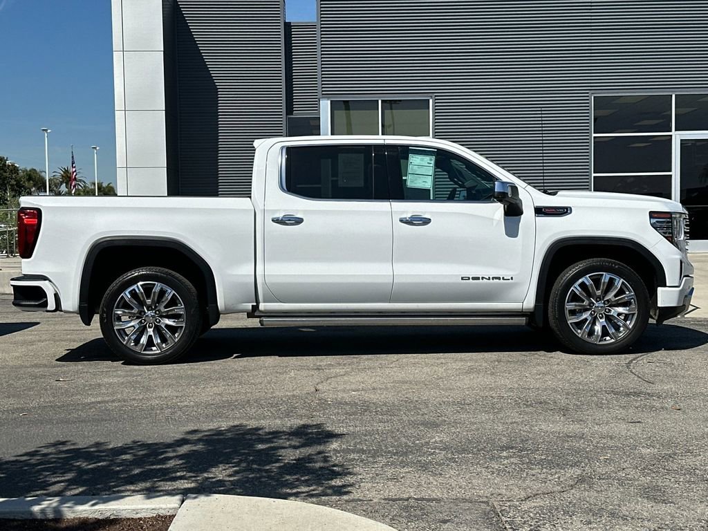 Used 2022 GMC Sierra 1500 Denali w/ Denali Reserve Package AWD/4WD image 2
