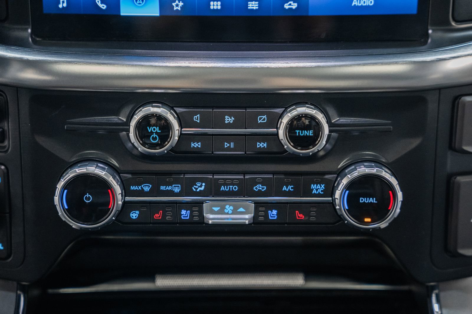 Certified 2022 Ford F150 Lariat w/ Equipment Group 502A High image 29